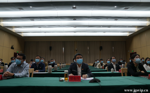 井冈山党员干部群众收听收看党的二十大开幕会盛况